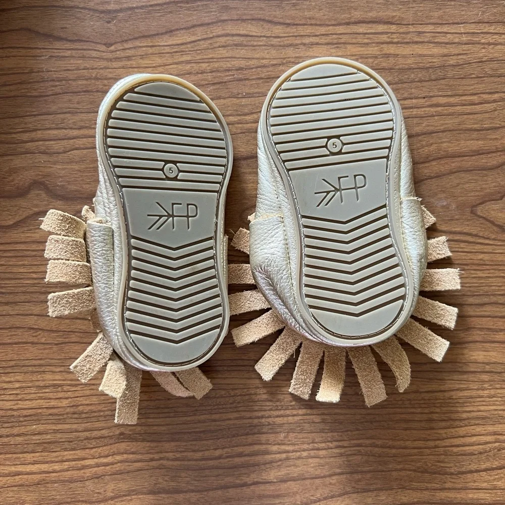 Freshly picked toddler moccasins size 5